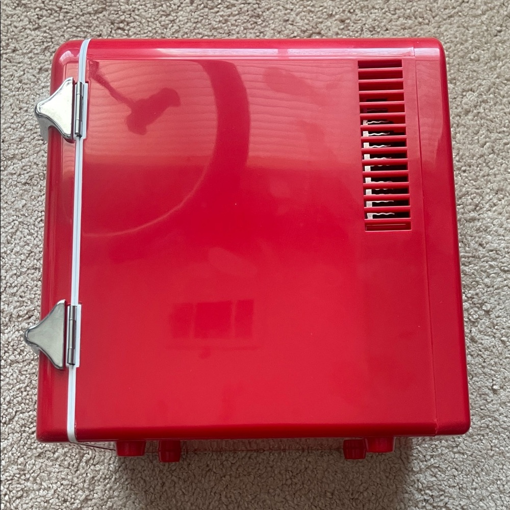 Frigidaire Retro Mini Red Fridge - Picture 8 of 11